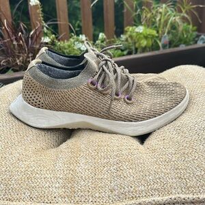 EUC ALLBIRDS LIMITED EDITION Hazy Beige Lux Tree Dasher 2 size 11